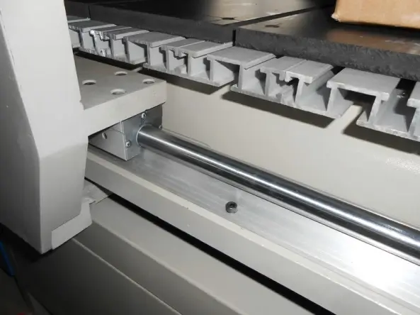 Линейные цилиндрические направляющие фрезерногого станка Woodtec Вудтек серии eco